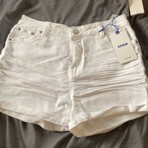 women’s white jean shorts